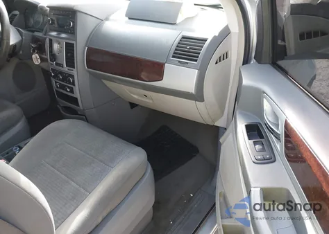 2010 Chrysler Town & Country Touring z USA, uszkodzony, nr VIN 2A4RR5D16AR229068